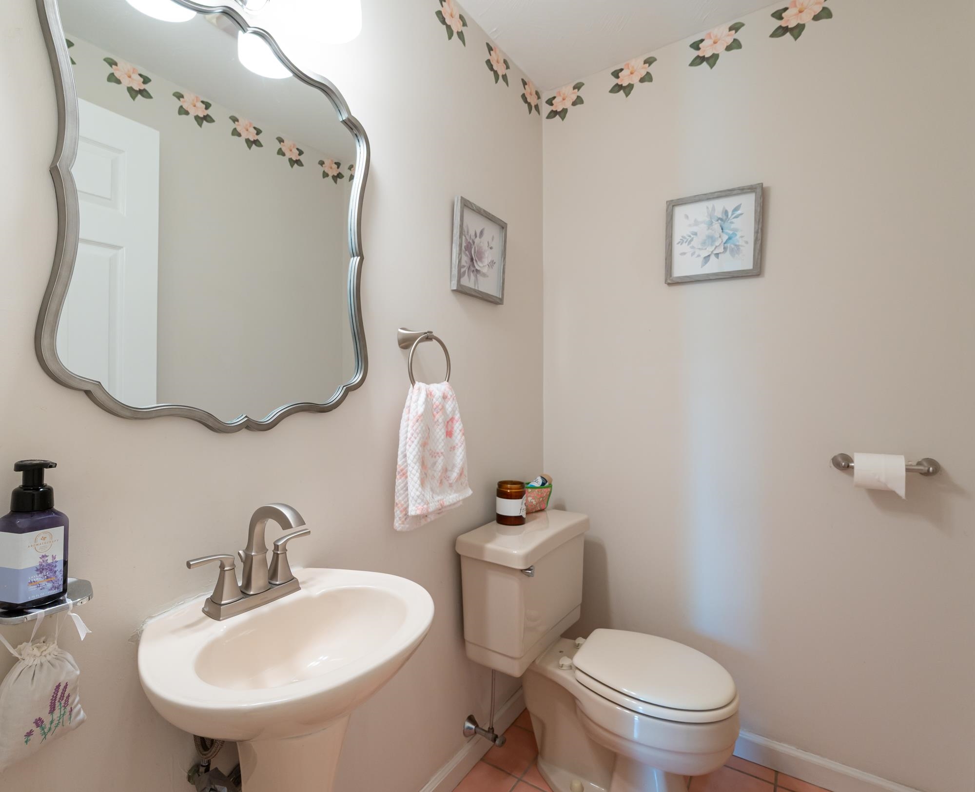 Nashua, New Hampshire 03063, United States, 3 Bedrooms Bedrooms, ,3 BathroomsBathrooms,Residential,Pending,140203