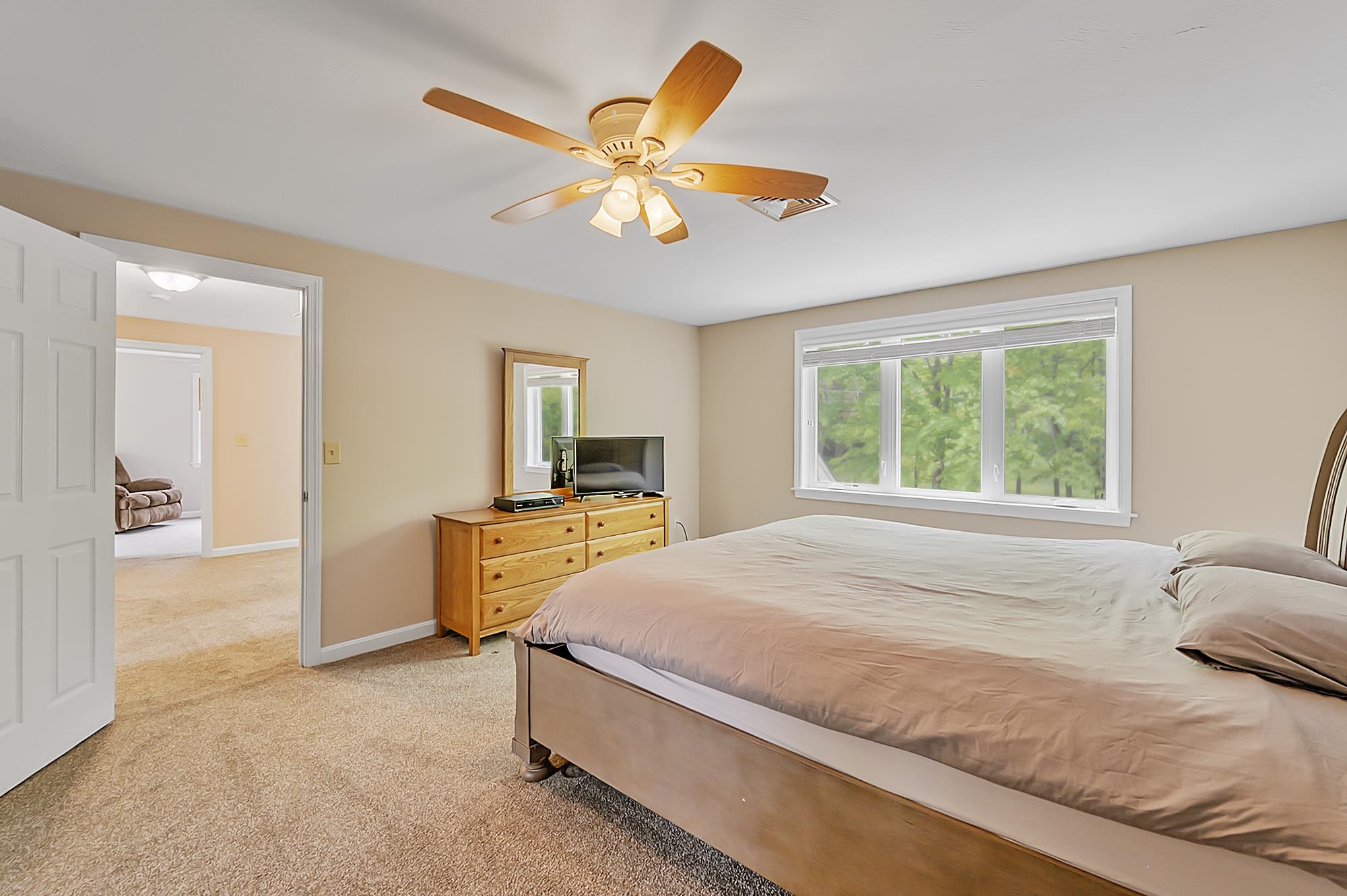 Nashua, New Hampshire 03063, United States, 3 Bedrooms Bedrooms, ,3 BathroomsBathrooms,Residential,Pending,140203