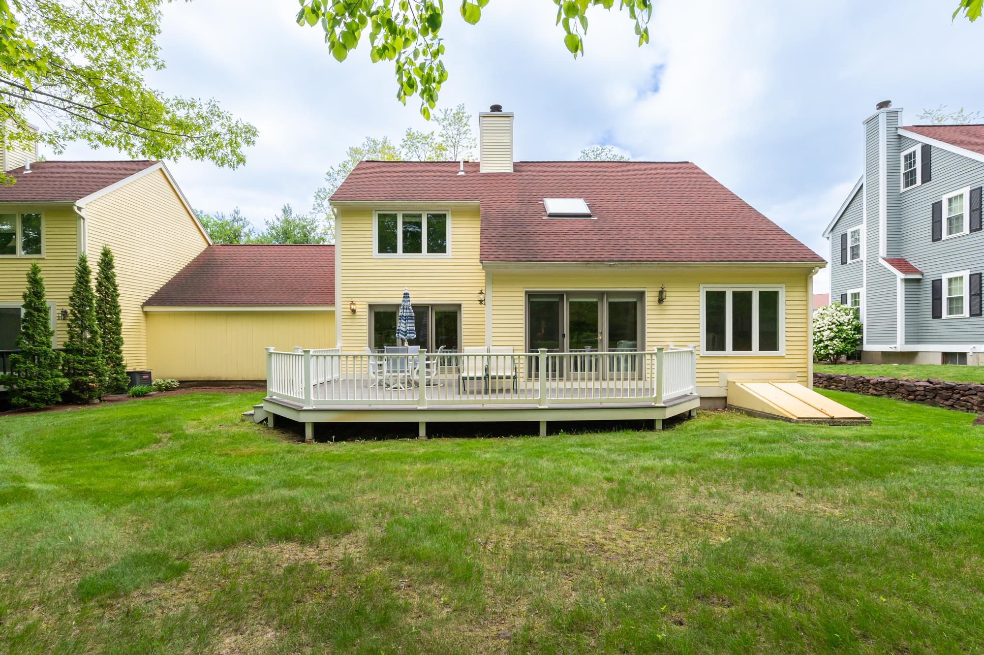 Nashua, New Hampshire 03063, United States, 3 Bedrooms Bedrooms, ,3 BathroomsBathrooms,Residential,Pending,140203