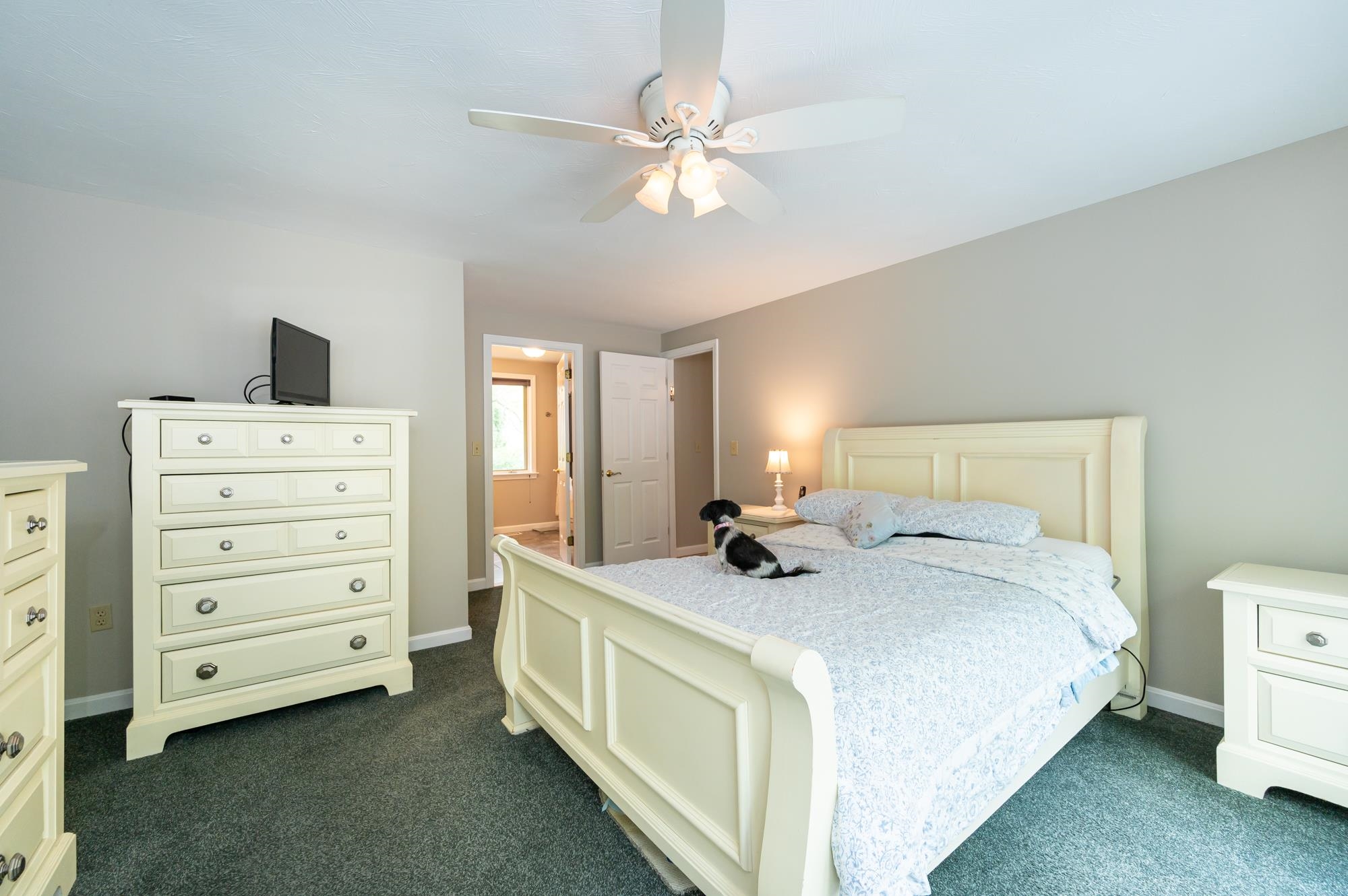 Nashua, New Hampshire 03063, United States, 3 Bedrooms Bedrooms, ,3 BathroomsBathrooms,Residential,Pending,140203