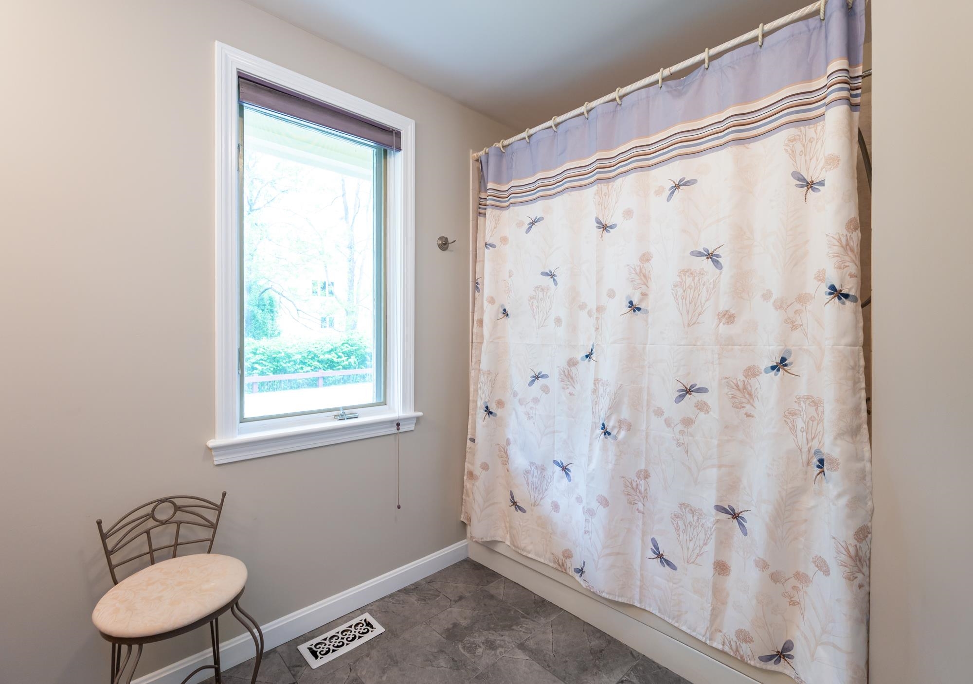 Nashua, New Hampshire 03063, United States, 3 Bedrooms Bedrooms, ,3 BathroomsBathrooms,Residential,Pending,140203