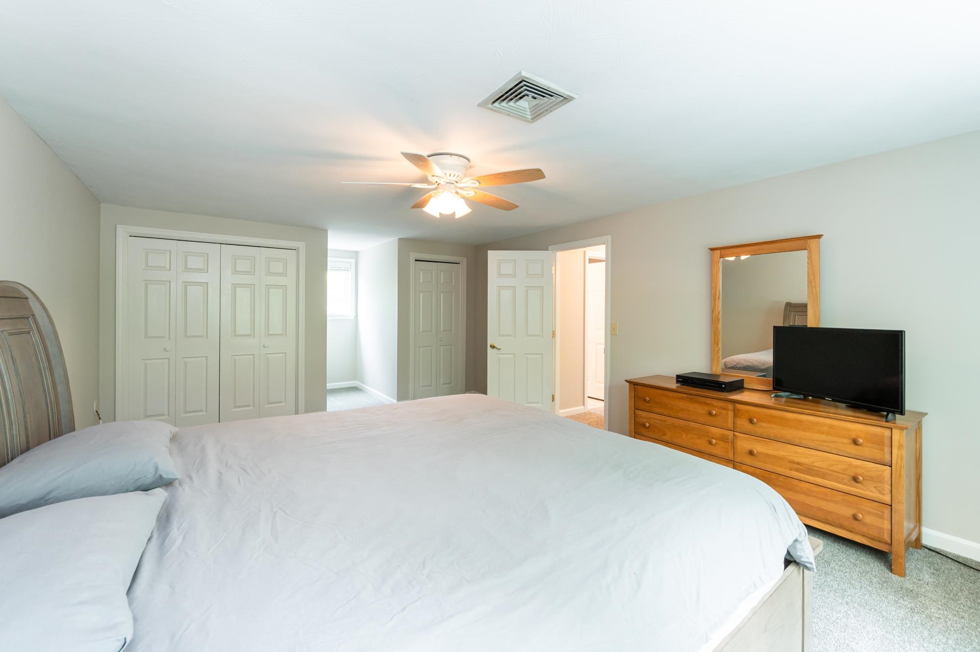 Nashua, New Hampshire 03063, United States, 3 Bedrooms Bedrooms, ,3 BathroomsBathrooms,Residential,Pending,140203