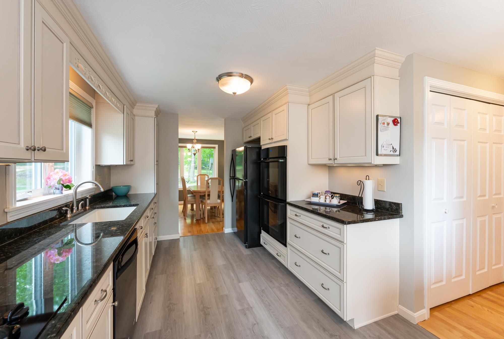 Nashua, New Hampshire 03063, United States, 3 Bedrooms Bedrooms, ,3 BathroomsBathrooms,Residential,Pending,140203