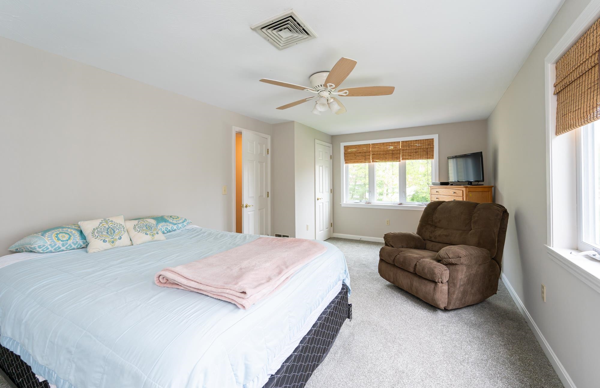 Nashua, New Hampshire 03063, United States, 3 Bedrooms Bedrooms, ,3 BathroomsBathrooms,Residential,Pending,140203