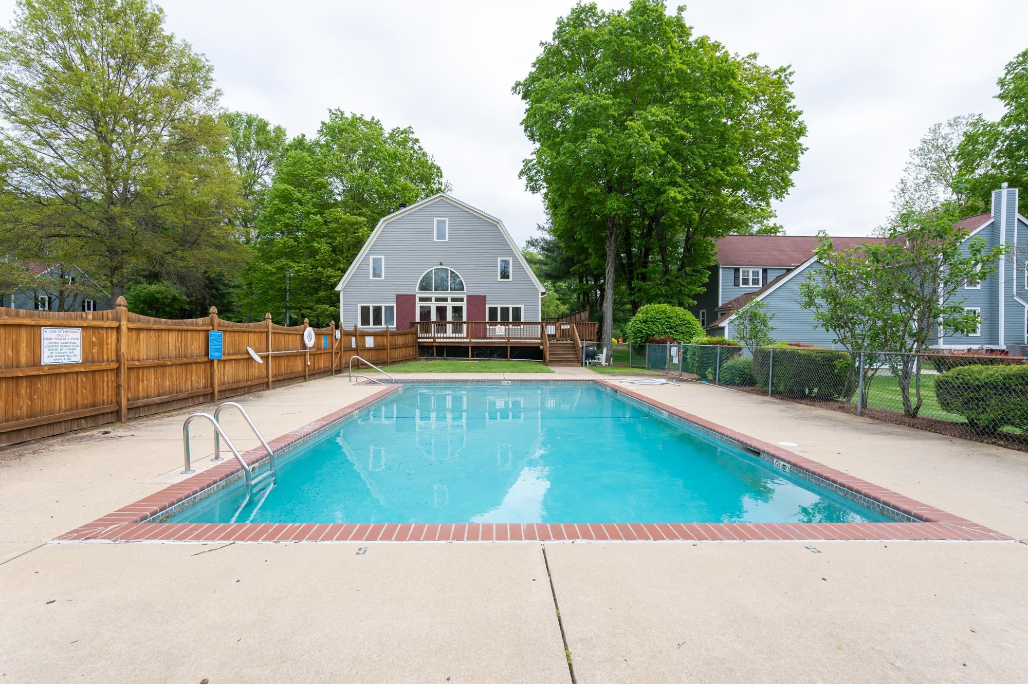Nashua, New Hampshire 03063, United States, 3 Bedrooms Bedrooms, ,3 BathroomsBathrooms,Residential,Pending,140203