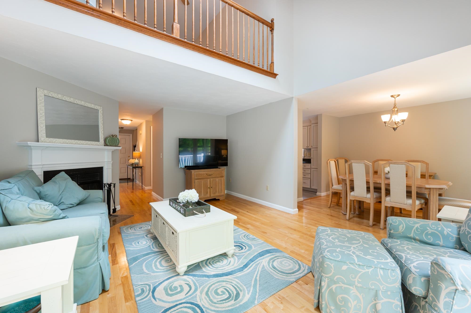 Nashua, New Hampshire 03063, United States, 3 Bedrooms Bedrooms, ,3 BathroomsBathrooms,Residential,Pending,140203