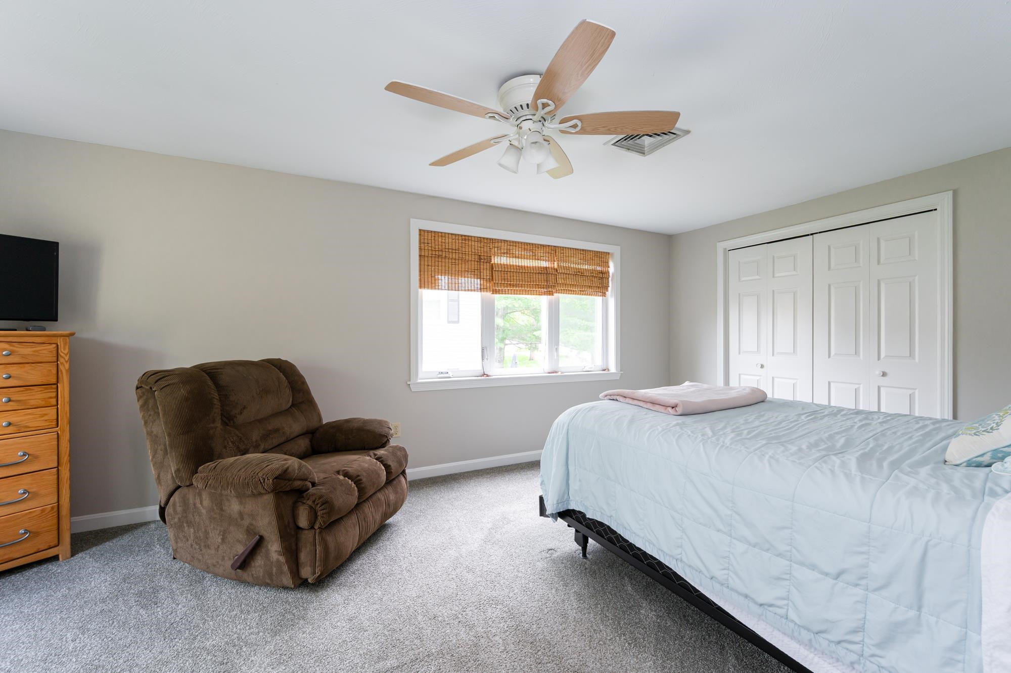 Nashua, New Hampshire 03063, United States, 3 Bedrooms Bedrooms, ,3 BathroomsBathrooms,Residential,Pending,140203