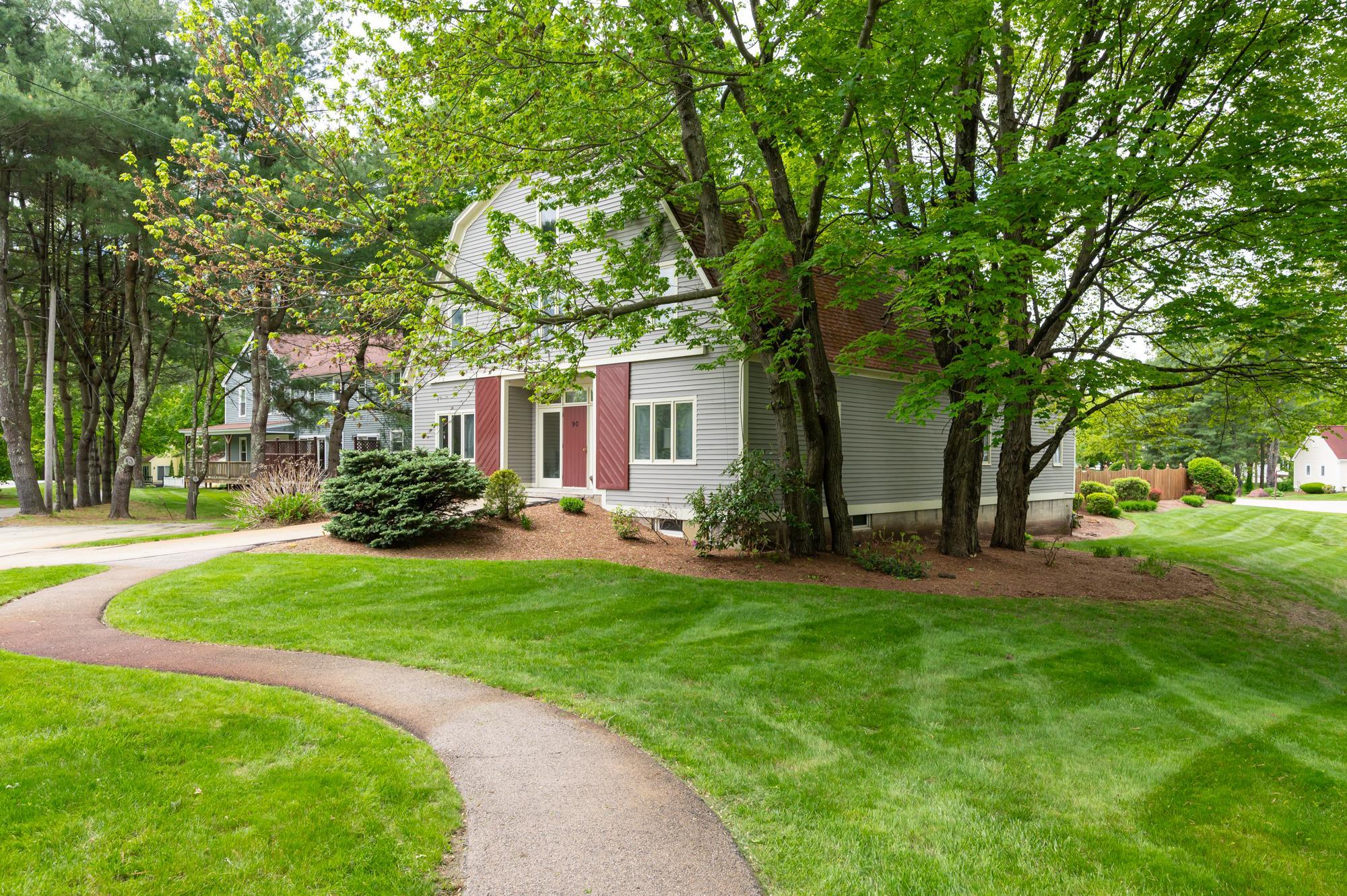 Nashua, New Hampshire 03063, United States, 3 Bedrooms Bedrooms, ,3 BathroomsBathrooms,Residential,Pending,140203