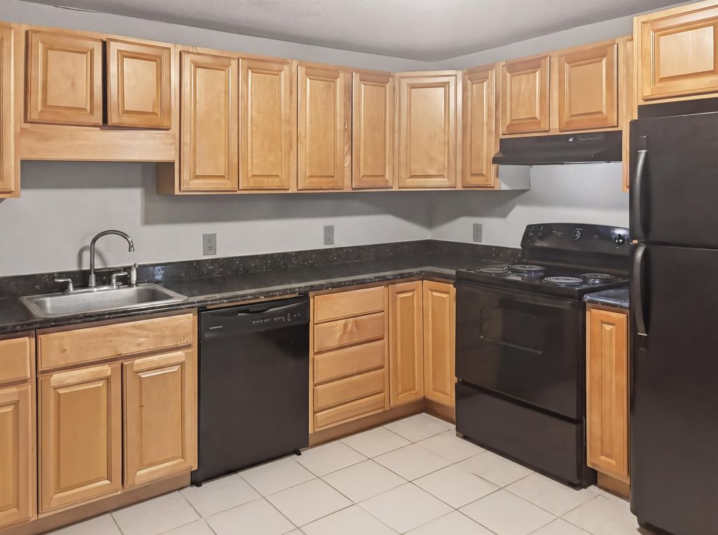 Photo of 17 Silvestri Circle #1, Derry, NH 03038 (MLS # 5083928)