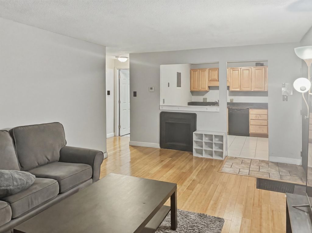 Photo of 17 Silvestri Circle #1, Derry, NH 03038 (MLS # 5083928)