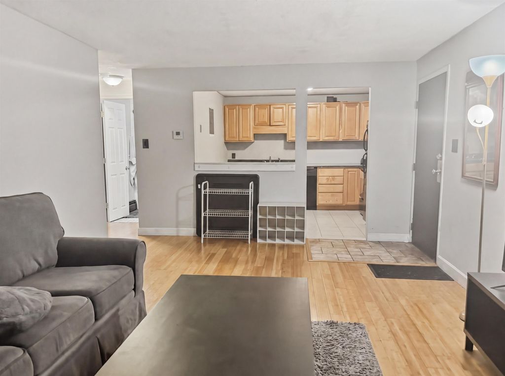 Photo of 17 Silvestri Circle #1, Derry, NH 03038 (MLS # 5083928)