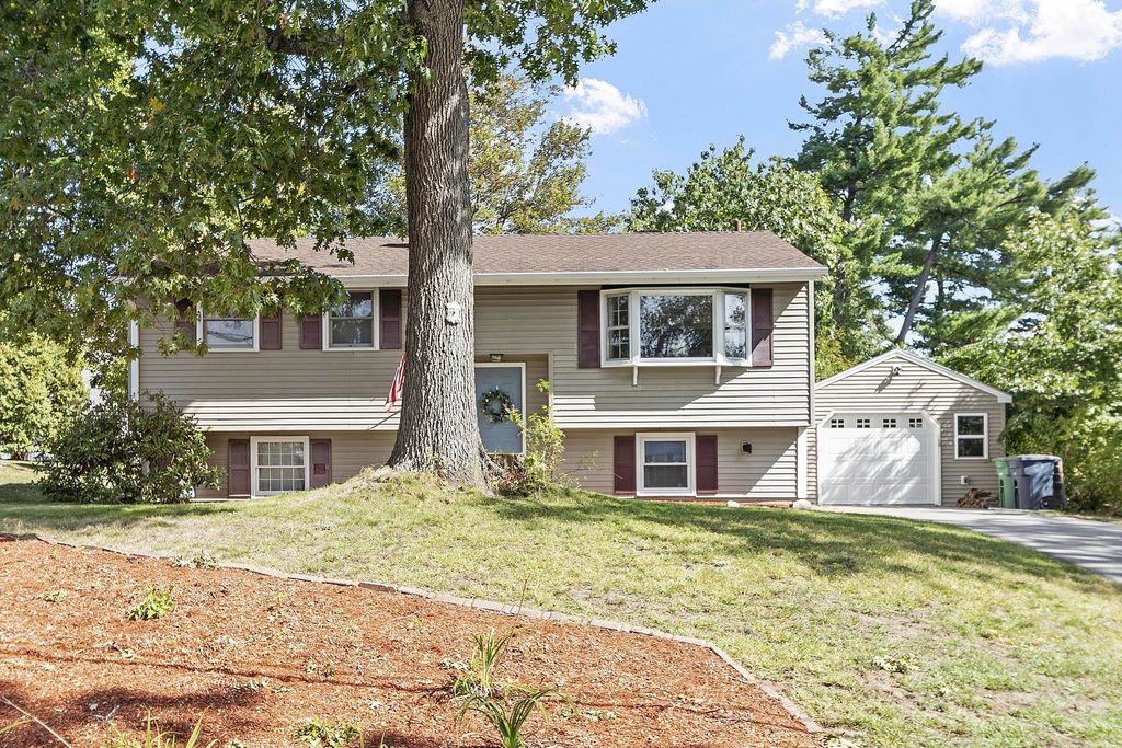 Photo of 37 White Plains Drive, Nashua, NH 03062 (MLS # 5061843)