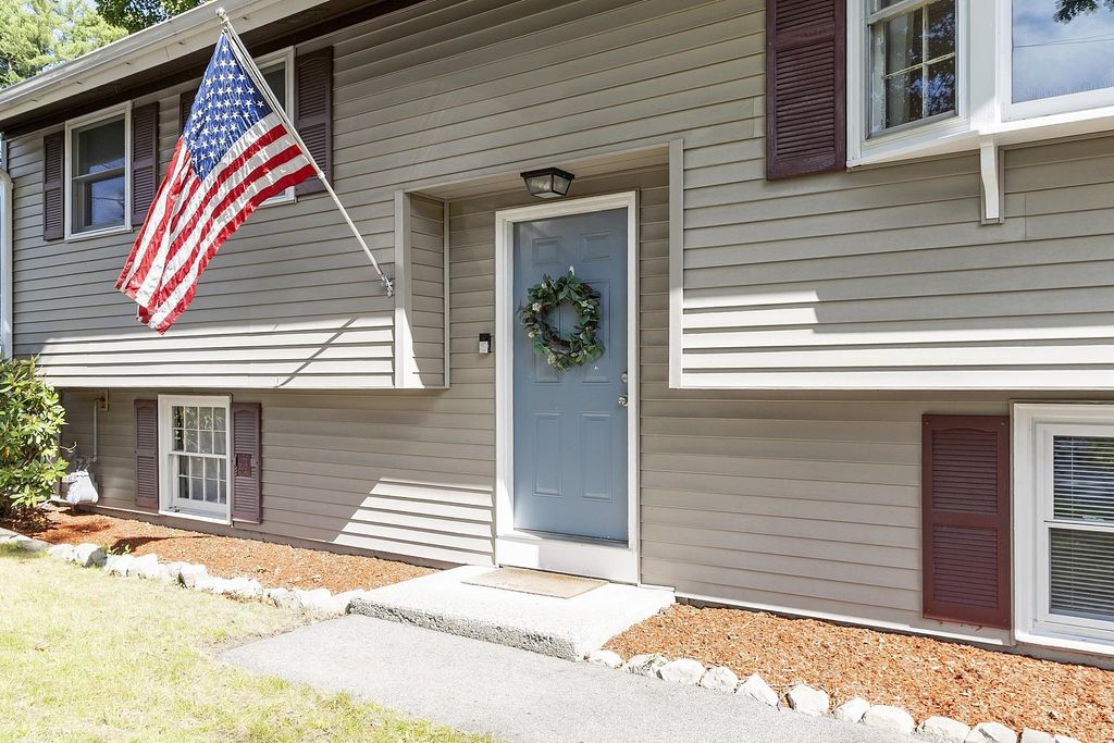 Photo of 37 White Plains Drive, Nashua, NH 03062 (MLS # 5061843)