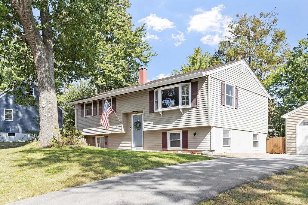Photo of 37 White Plains Drive, Nashua, NH 03062 (MLS # 5061843)