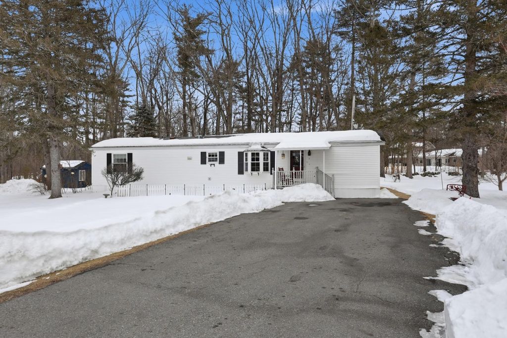Photo of 4 Rosemary Street, Salem, NH 03079 (MLS # 5076969)