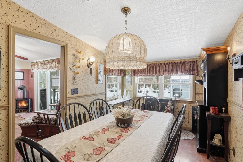 Photo of 4 Rosemary Street, Salem, NH 03079 (MLS # 5076969)