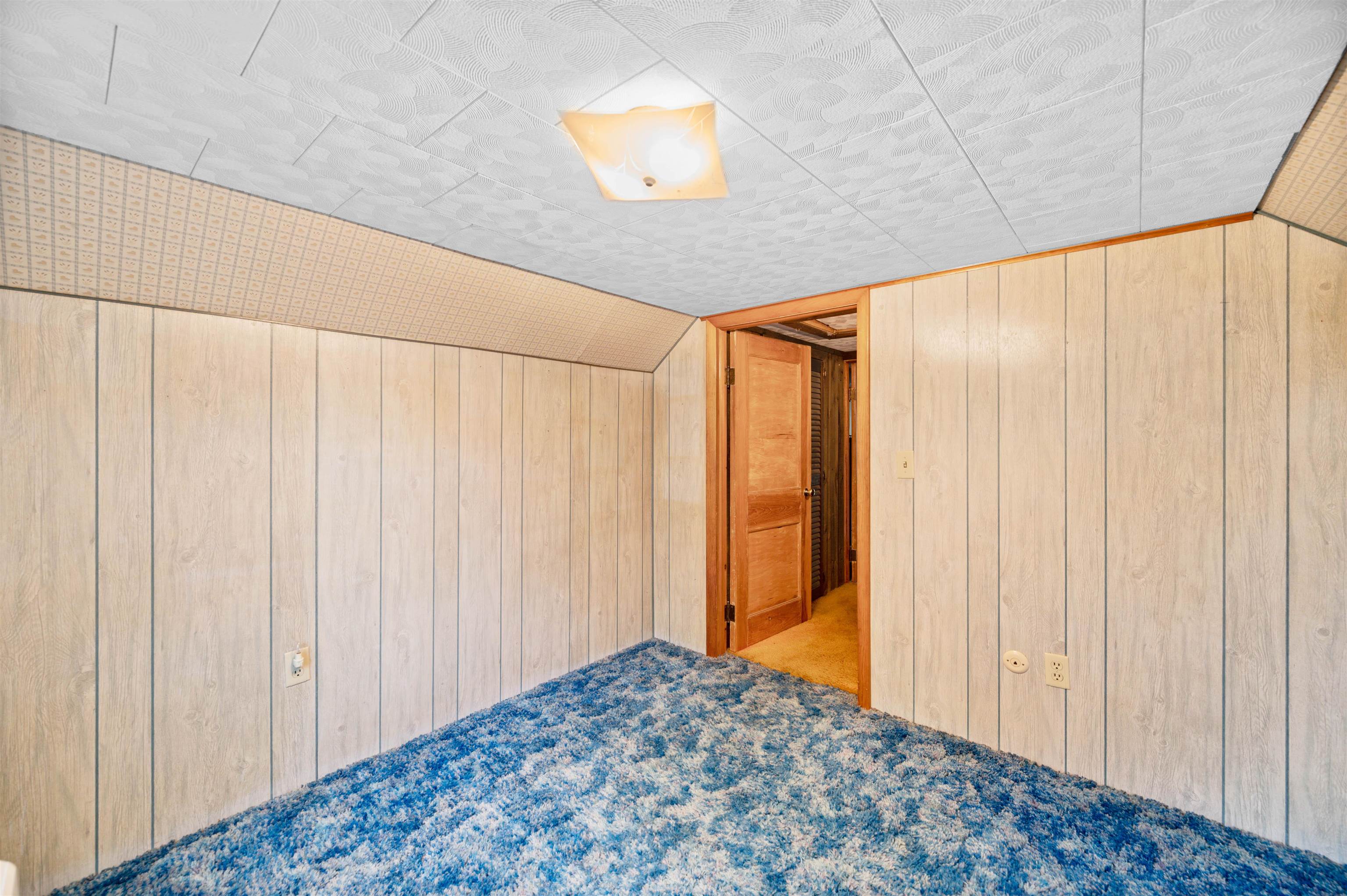 Burlington, Vermont 05401, United States, 3 Bedrooms Bedrooms, ,1 BathroomBathrooms,Residential,Active,237443