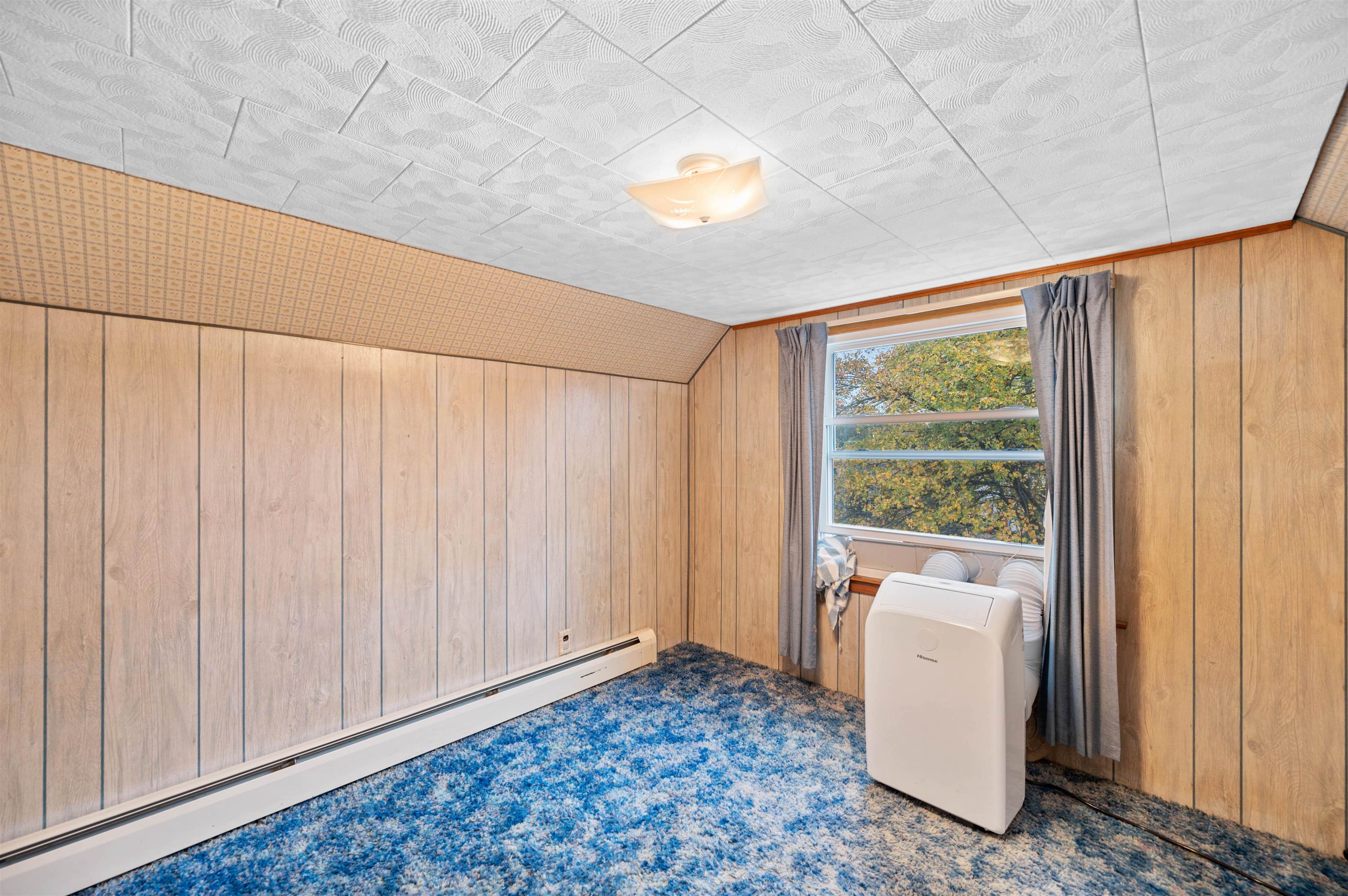 Burlington, Vermont 05401, United States, 3 Bedrooms Bedrooms, ,1 BathroomBathrooms,Residential,Active,237443