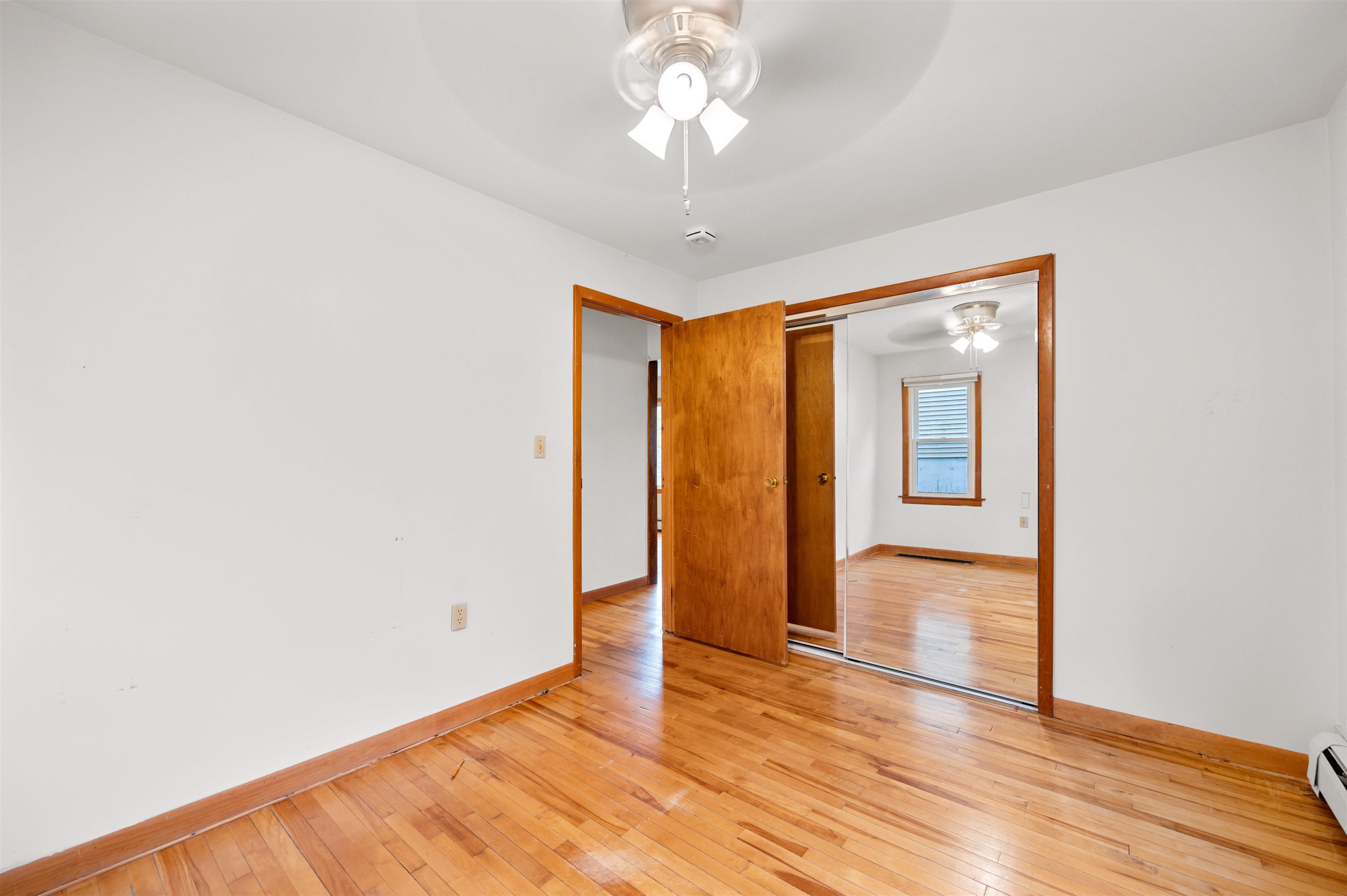 Burlington, Vermont 05401, United States, 3 Bedrooms Bedrooms, ,1 BathroomBathrooms,Residential,Active,237443