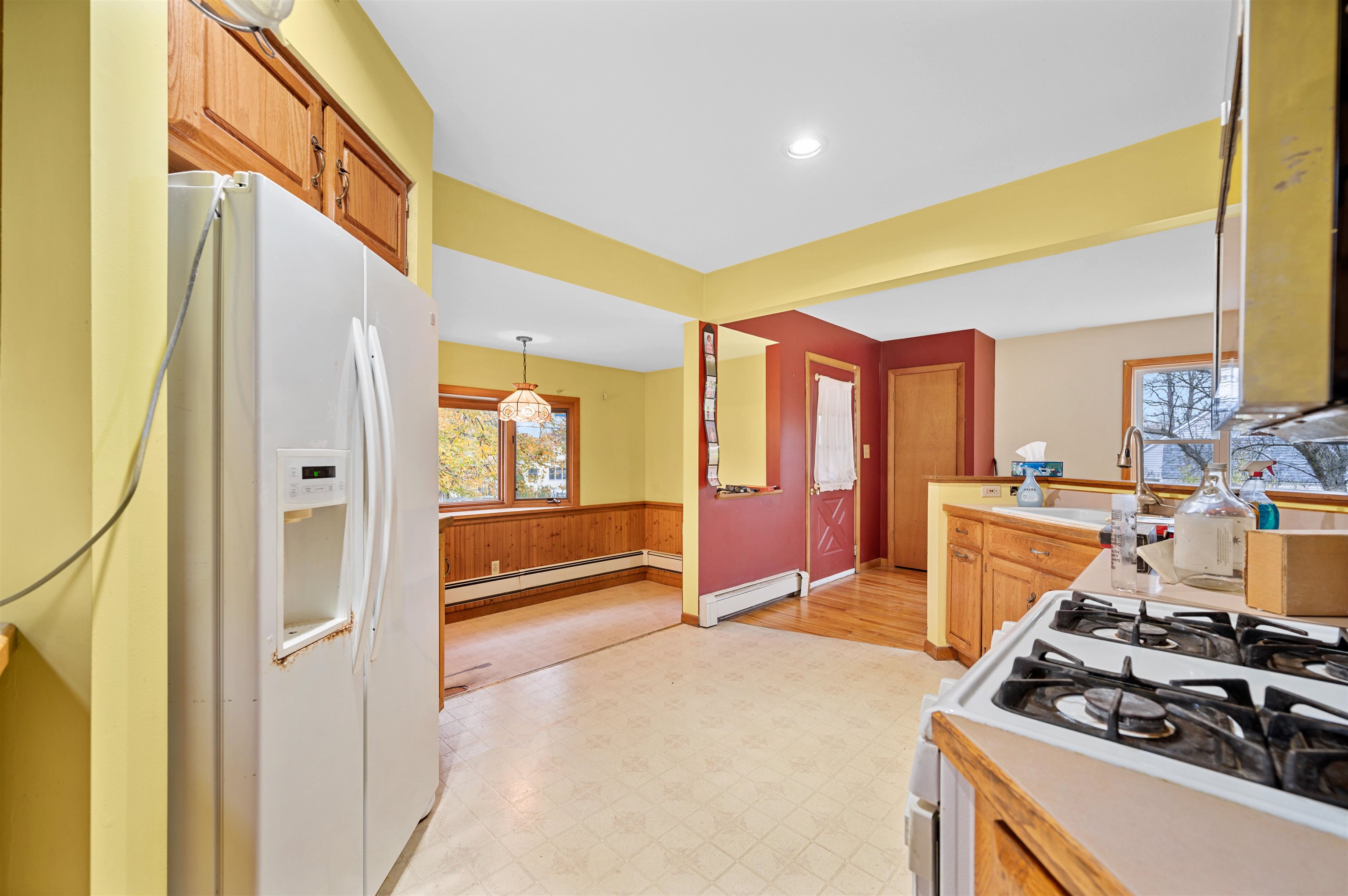 Burlington, Vermont 05401, United States, 3 Bedrooms Bedrooms, ,1 BathroomBathrooms,Residential,Active,237443