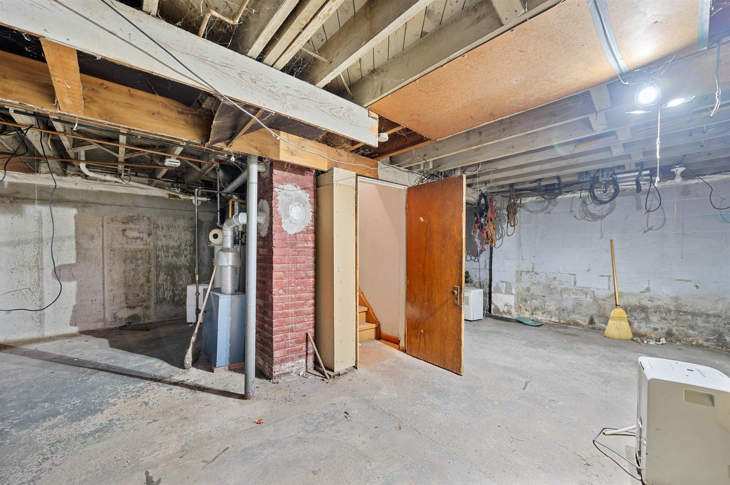 Burlington, Vermont 05401, United States, 3 Bedrooms Bedrooms, ,1 BathroomBathrooms,Residential,Active,237443