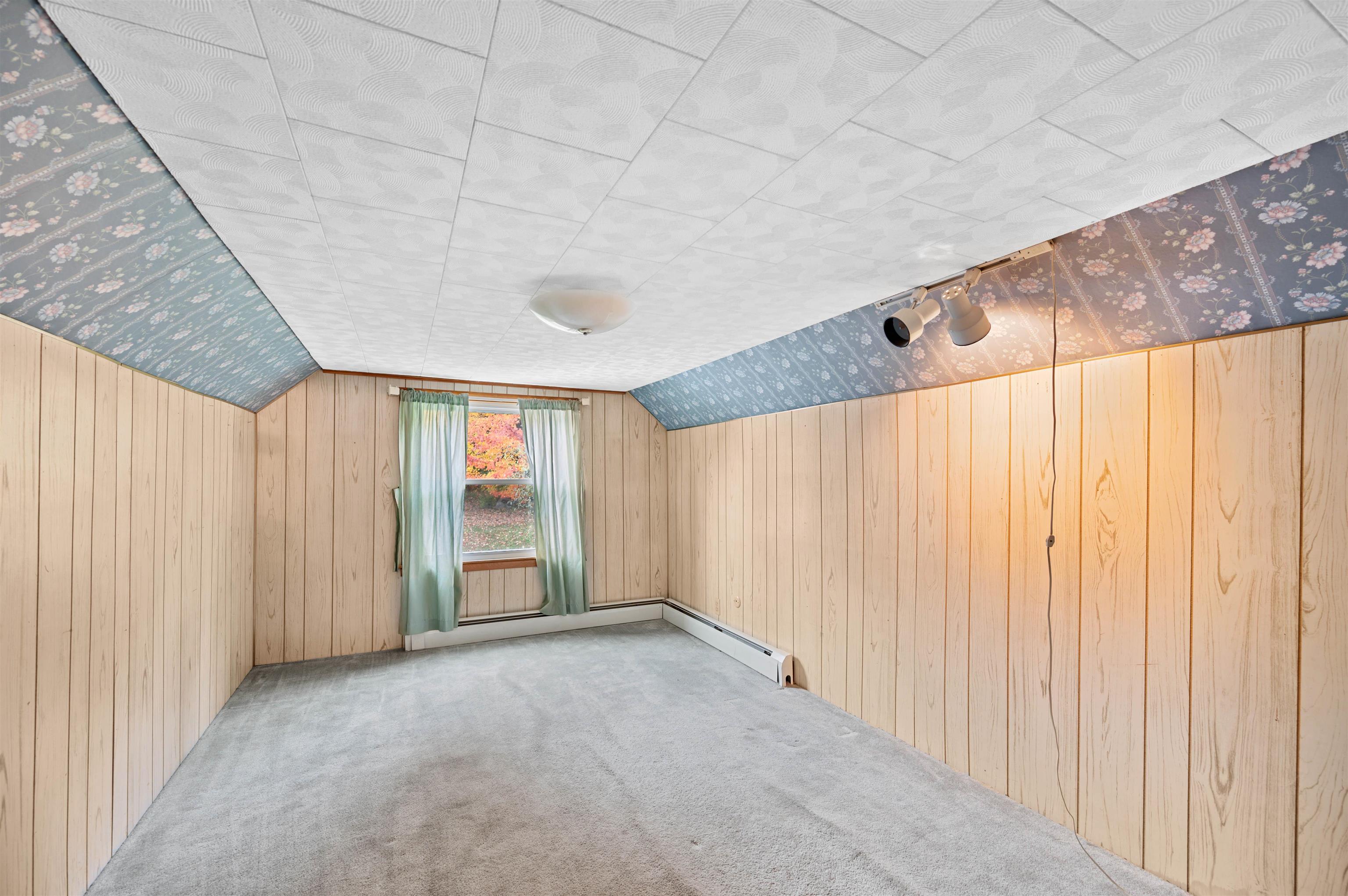 Burlington, Vermont 05401, United States, 3 Bedrooms Bedrooms, ,1 BathroomBathrooms,Residential,Active,237443