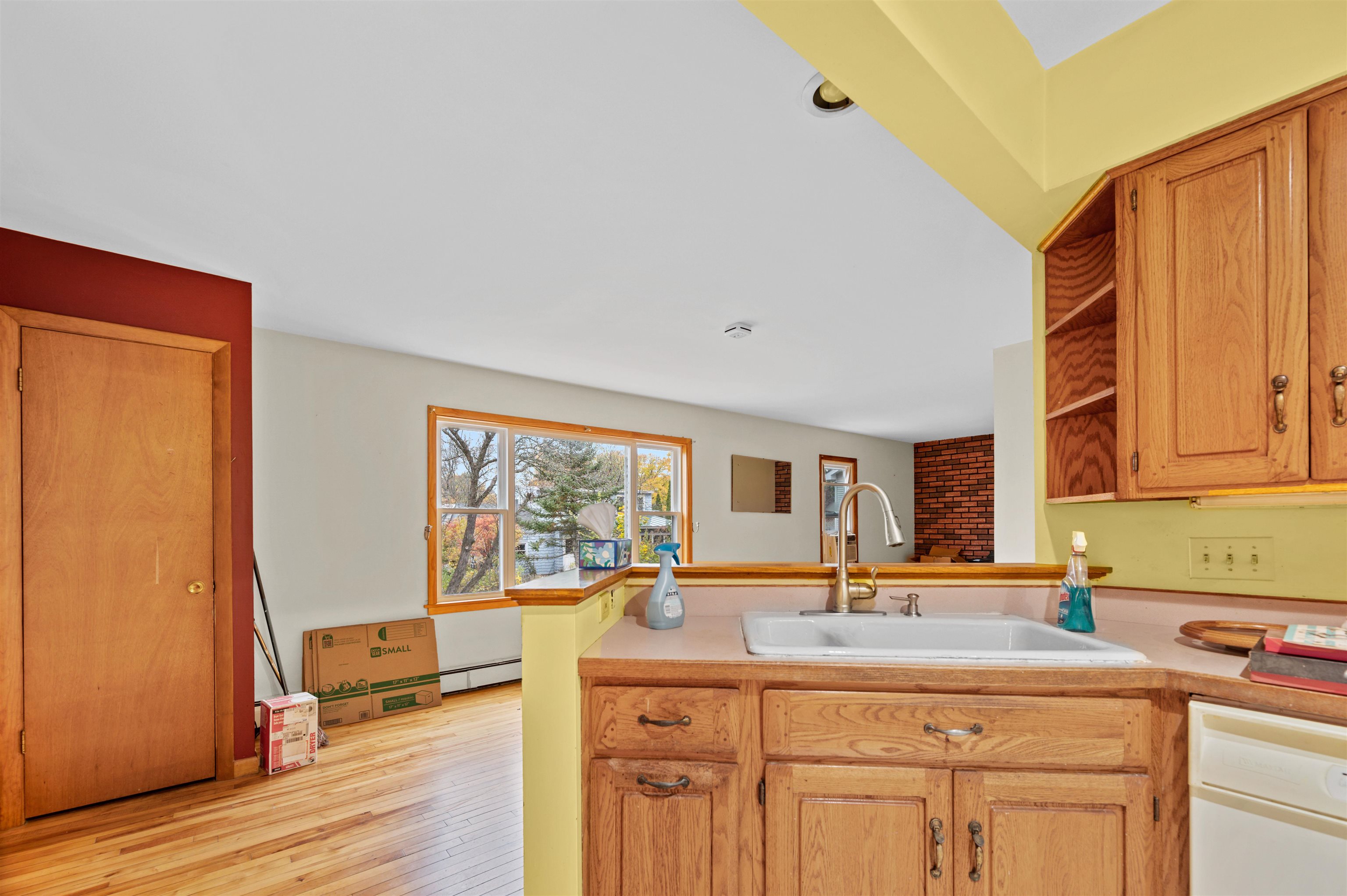 Burlington, Vermont 05401, United States, 3 Bedrooms Bedrooms, ,1 BathroomBathrooms,Residential,Active,237443