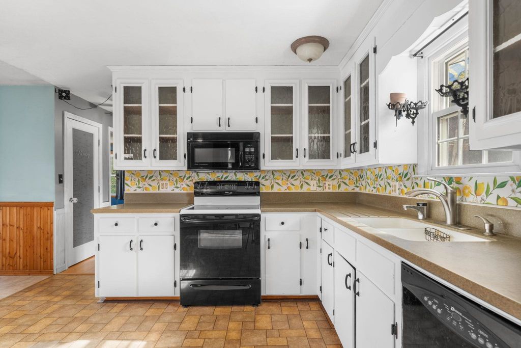 Photo of 5 Nel Mar Heights, Claremont, NH 03743 (MLS # 5067608)