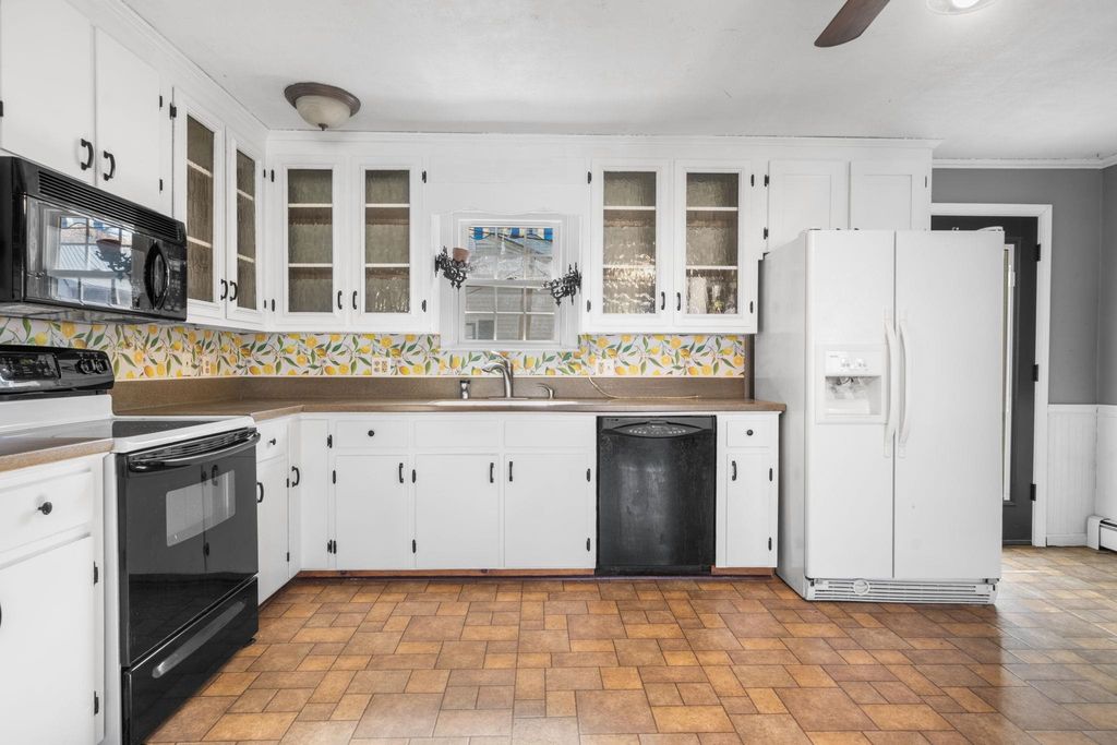 Photo of 5 Nel Mar Heights, Claremont, NH 03743 (MLS # 5067608)