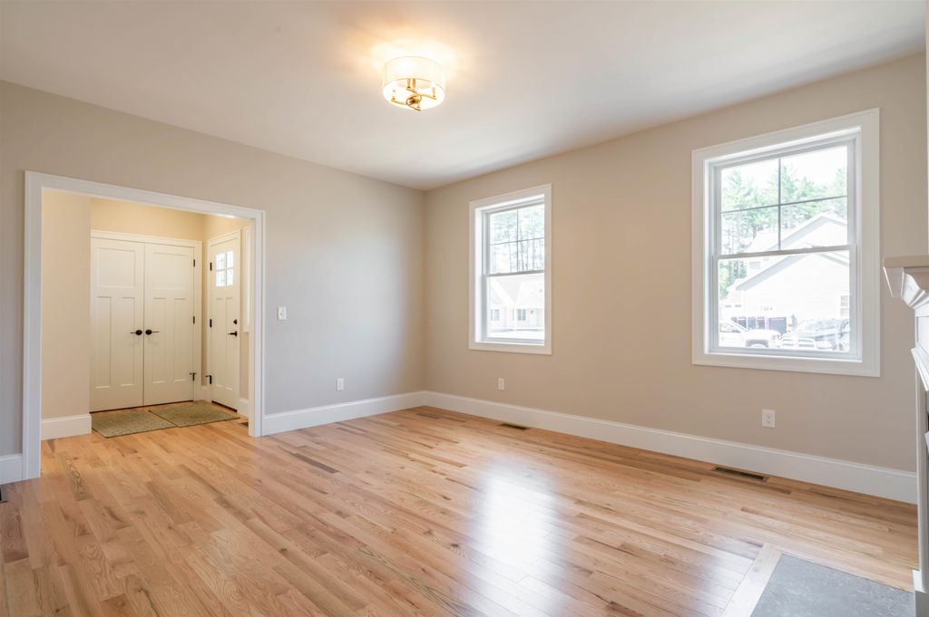 Photo of 4 Hikers Lane, Nashua, NH 03062 (MLS # 5060400)