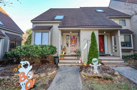 10 Pimlico Court Bedford NH 03110