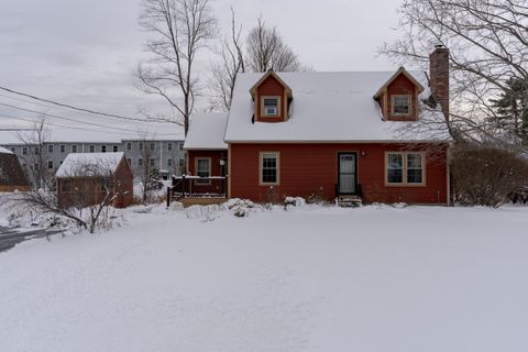 Photo of 9 Ledgeview Drive, Rochester, NH 03839 (MLS # 5071669)