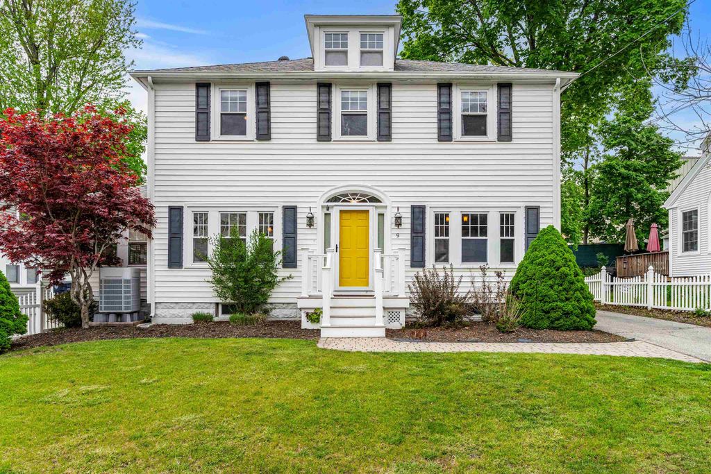 Photo of 9 Bennett Street, Nashua, NH 03064 (MLS # 5088331)