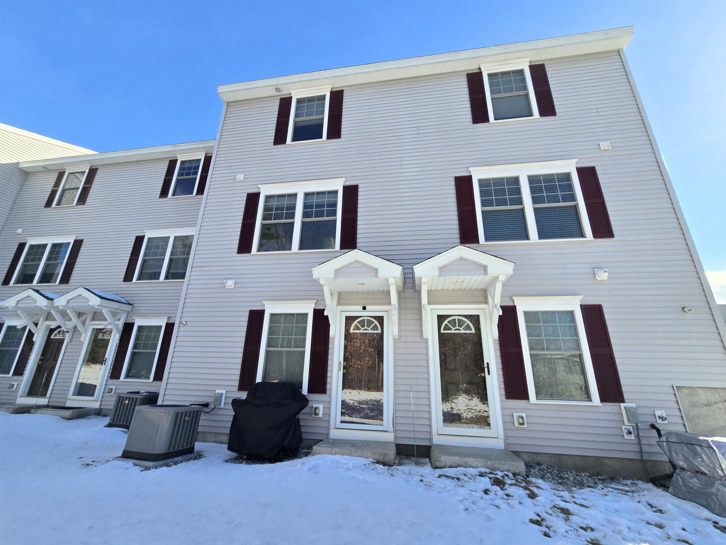 Manchester, New Hampshire 03104, United States, 2 Bedrooms Bedrooms, ,2 BathroomsBathrooms,Residential,Pending,13033