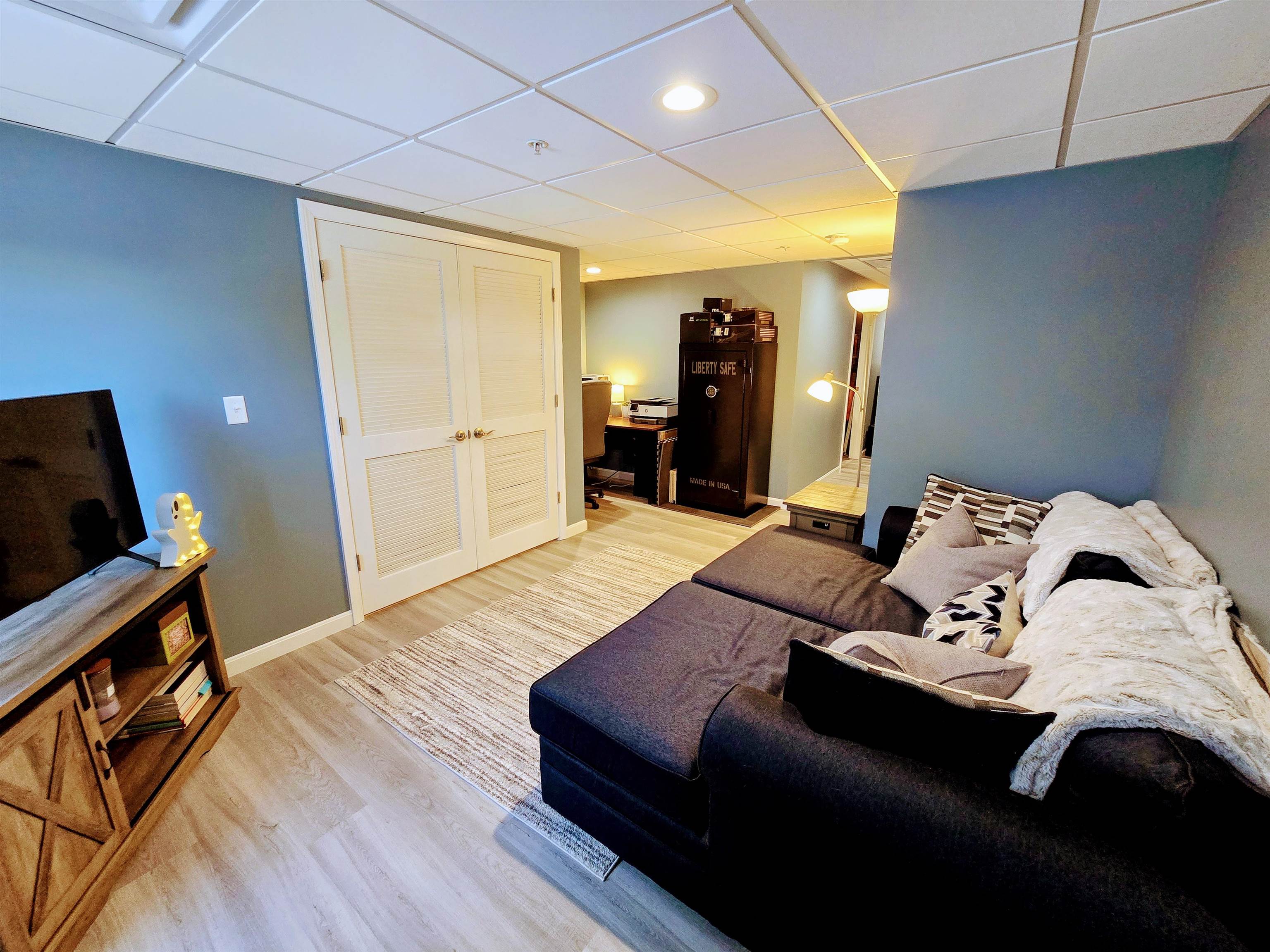 Manchester, New Hampshire 03104, United States, 2 Bedrooms Bedrooms, ,2 BathroomsBathrooms,Residential,Pending,13033