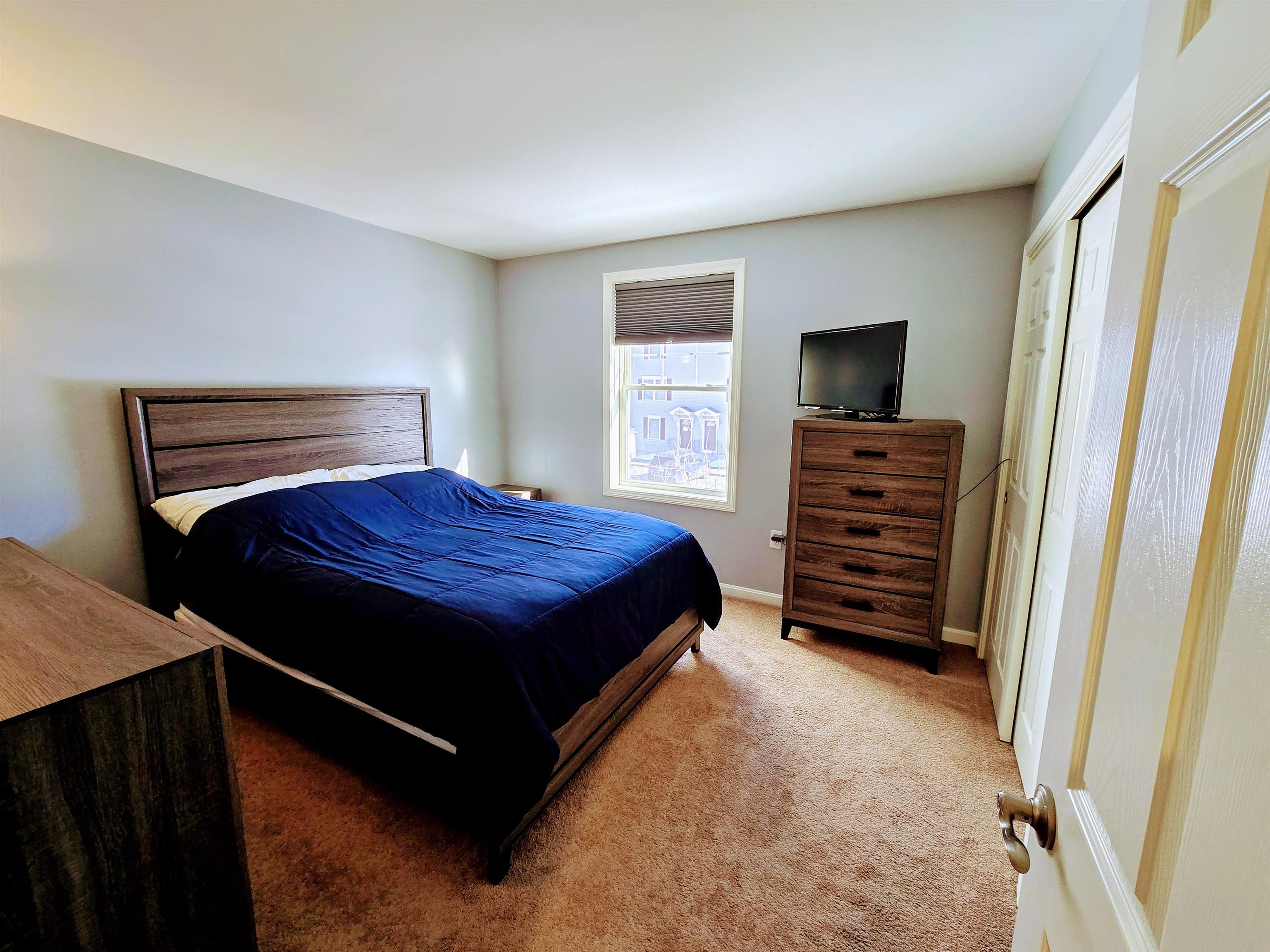 Manchester, New Hampshire 03104, United States, 2 Bedrooms Bedrooms, ,2 BathroomsBathrooms,Residential,Pending,13033