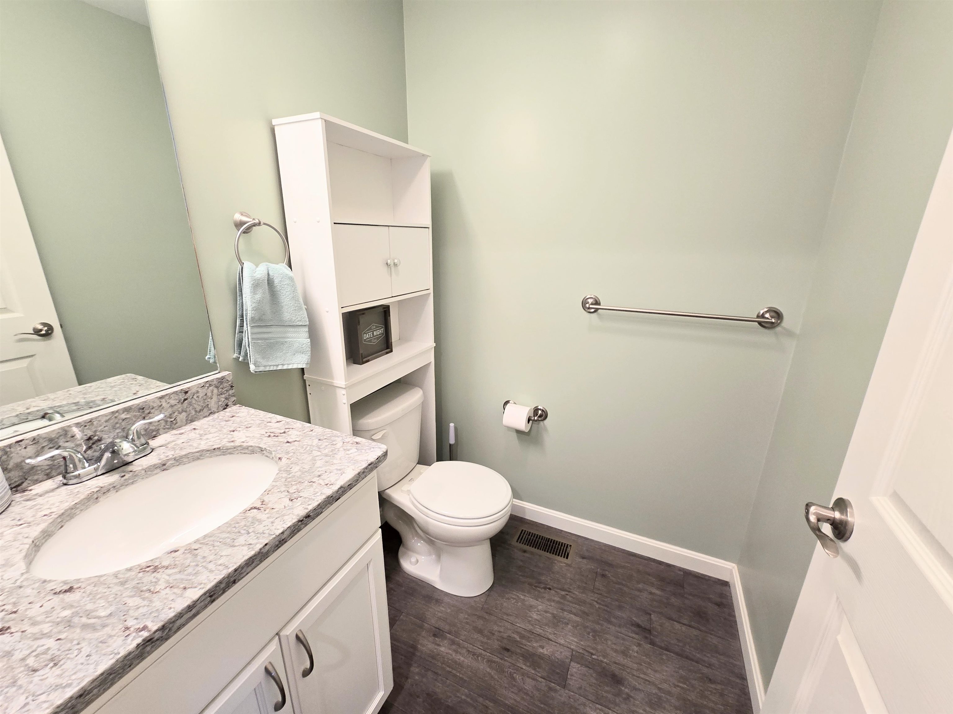 Manchester, New Hampshire 03104, United States, 2 Bedrooms Bedrooms, ,2 BathroomsBathrooms,Residential,Pending,13033