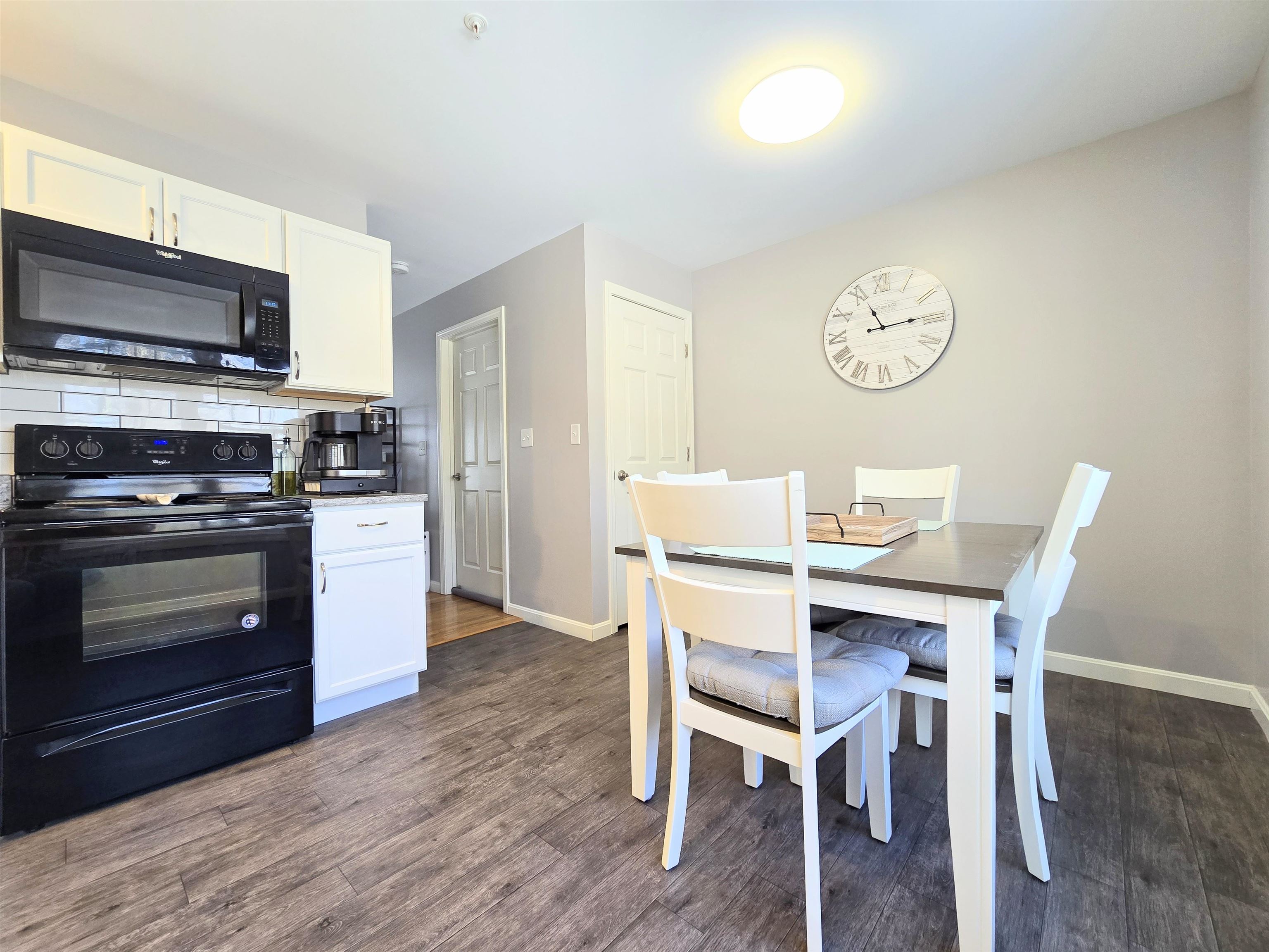 Manchester, New Hampshire 03104, United States, 2 Bedrooms Bedrooms, ,2 BathroomsBathrooms,Residential,Pending,13033