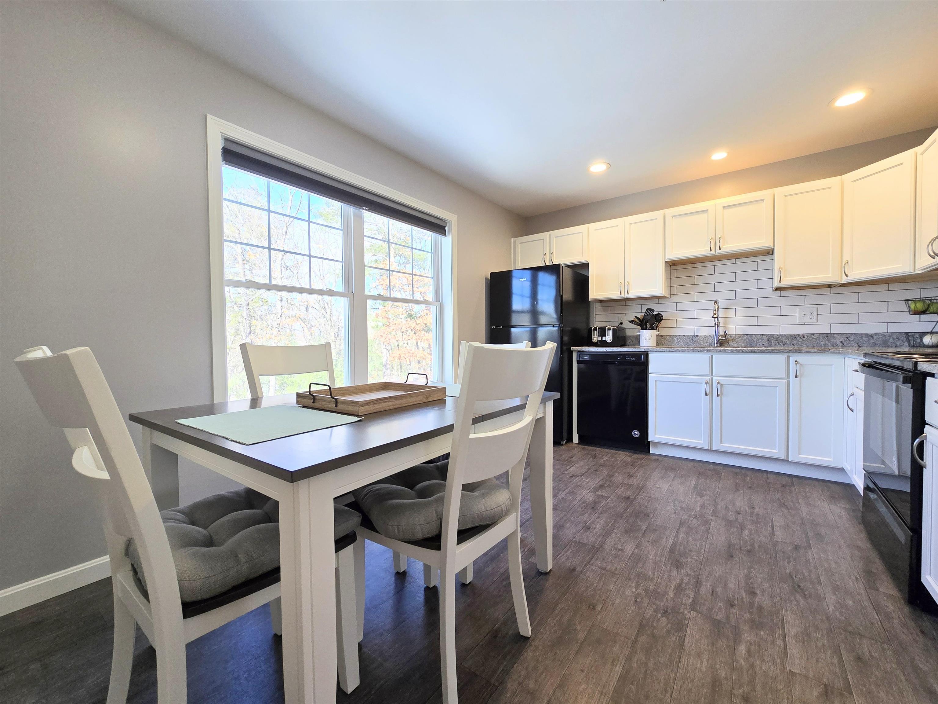 Manchester, New Hampshire 03104, United States, 2 Bedrooms Bedrooms, ,2 BathroomsBathrooms,Residential,Pending,13033