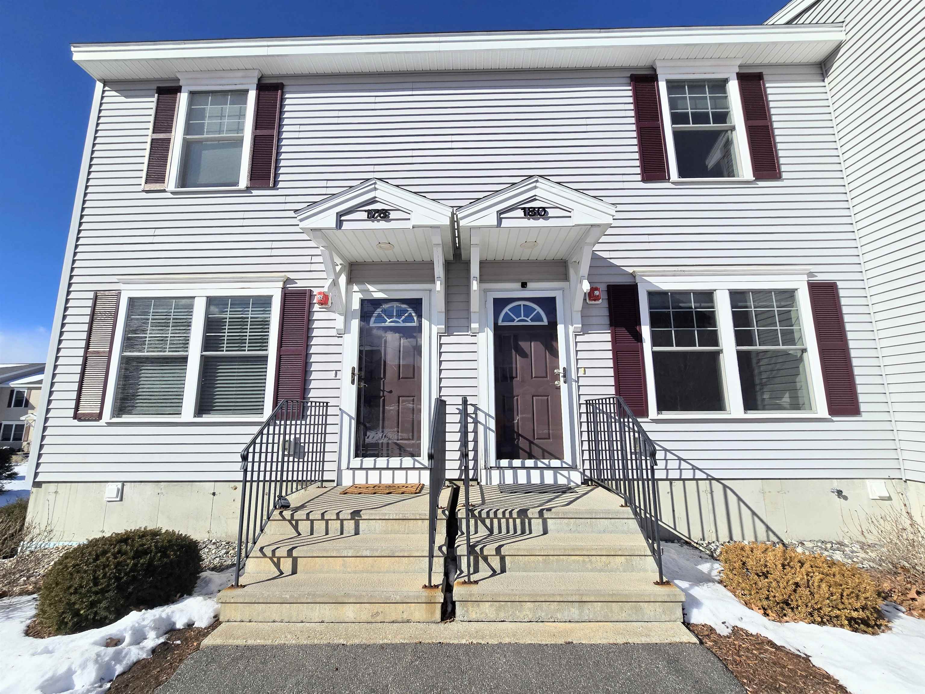 Manchester, New Hampshire 03104, United States, 2 Bedrooms Bedrooms, ,2 BathroomsBathrooms,Residential,Pending,13033