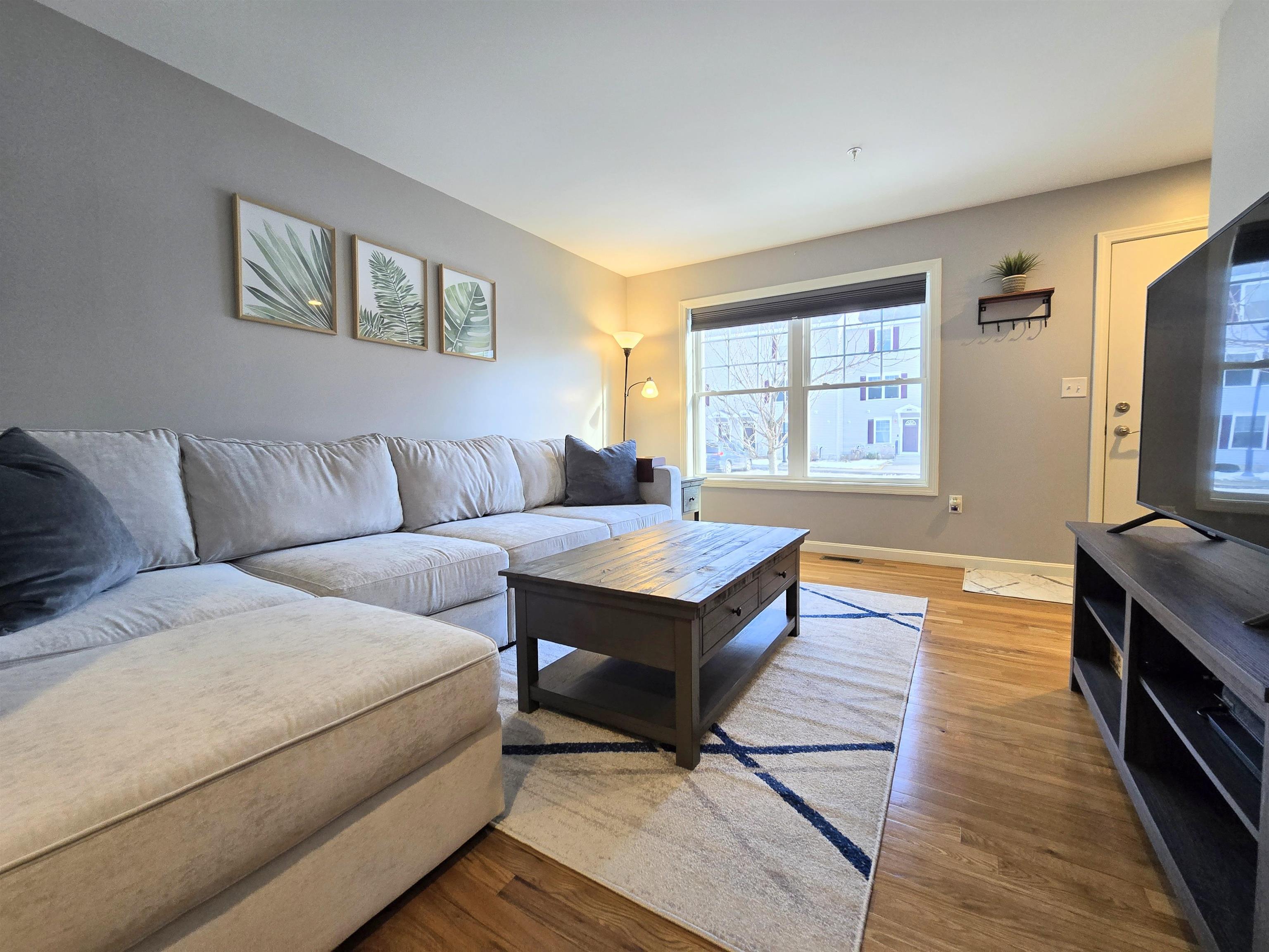 Manchester, New Hampshire 03104, United States, 2 Bedrooms Bedrooms, ,2 BathroomsBathrooms,Residential,Pending,13033