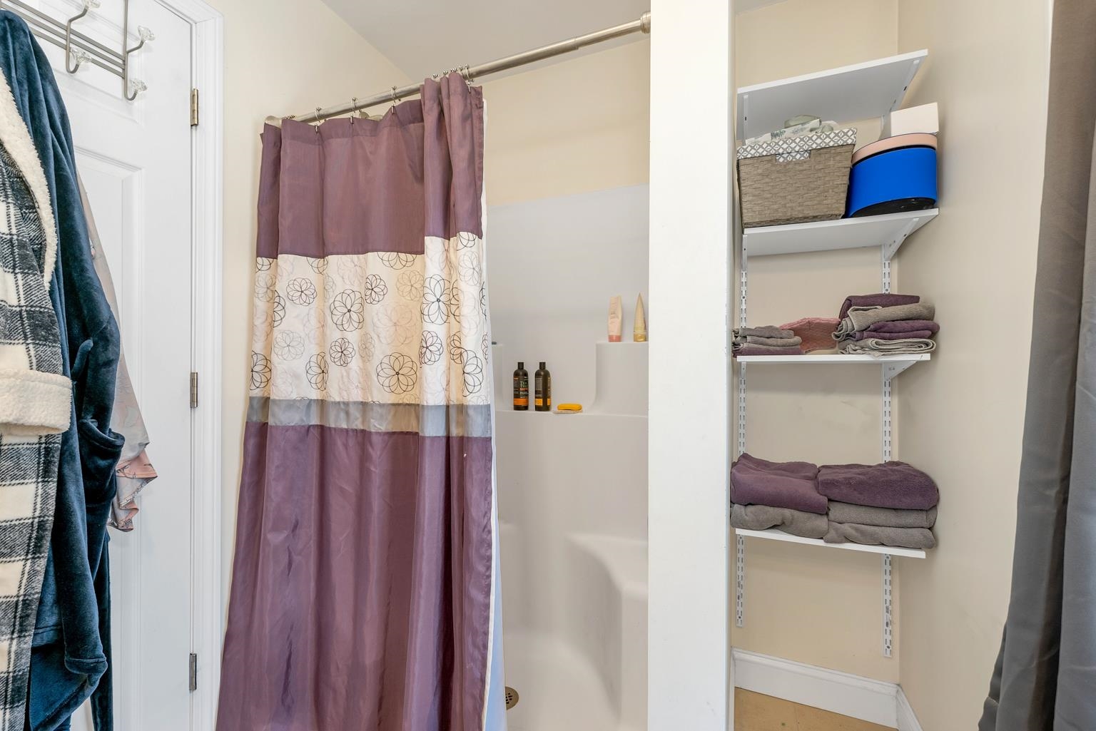 Belmont, New Hampshire 03220, United States, 3 Bedrooms Bedrooms, ,2 BathroomsBathrooms,Residential,Pending,24058