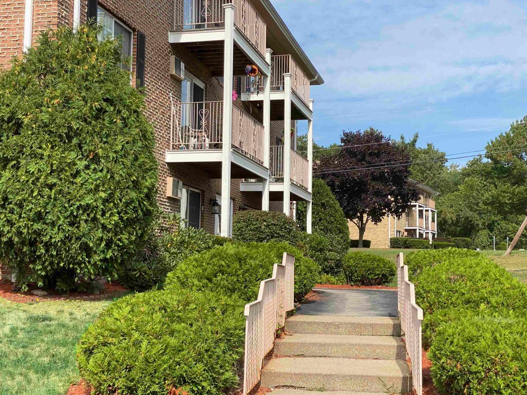 Photo of 383 Huse Road #36, Manchester, NH 03103 (MLS # 5073093)