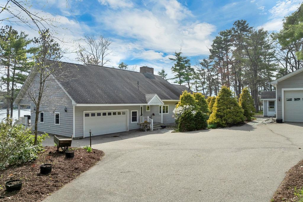 Photo of 6 Governor Wentworth Highway, Tuftonboro, NH 03816 (MLS # 5078468)