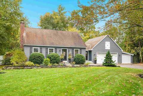Photo of 17 Winter Circle, Litchfield, NH 03052 (MLS # 5065604)