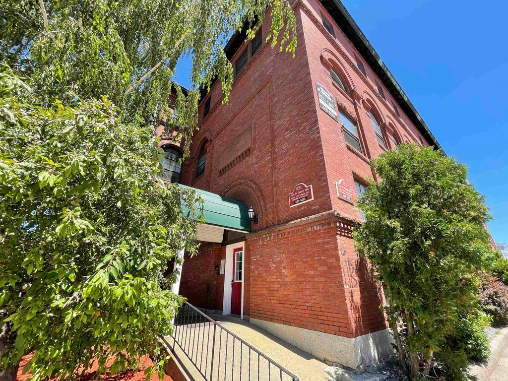 Photo of 521 Pine Street #104, Manchester, NH 03101 (MLS # 5076206)