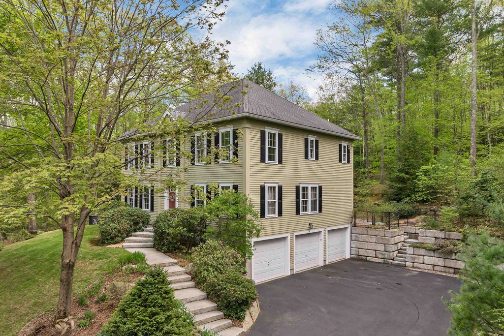 Photo of 9 Wildwood Road, Auburn, NH 03032 (MLS # 5080384)