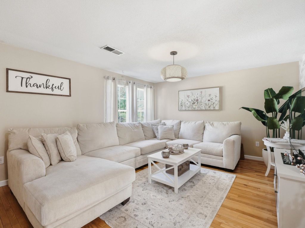 Photo of 3 Arlington Street, Merrimack, NH 03054 (MLS # 5083285)