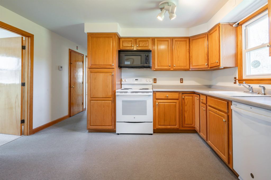 Photo of 9 Juniper Lane, Nashua, NH 03063 (MLS # 5085401)