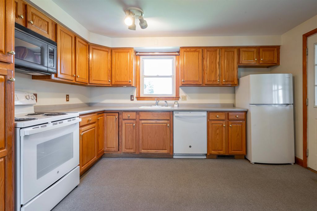 Photo of 9 Juniper Lane, Nashua, NH 03063 (MLS # 5085401)